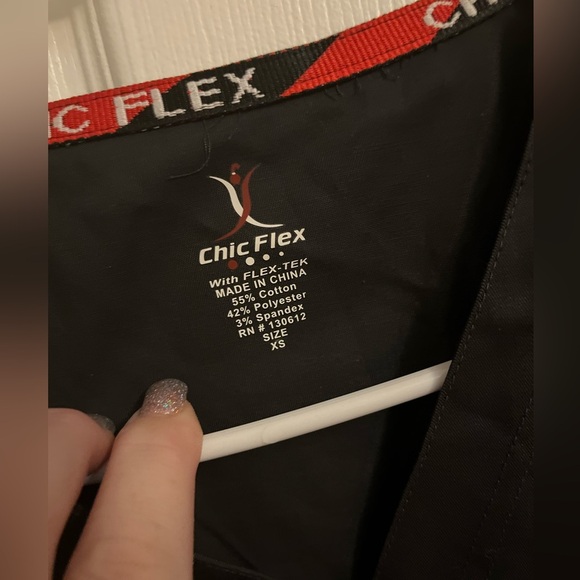 Chic Flex Gray Scrub Top - Picture 5 of 6